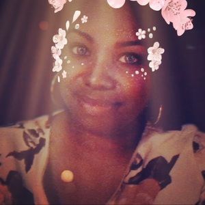 Meet your Posher, Larisha